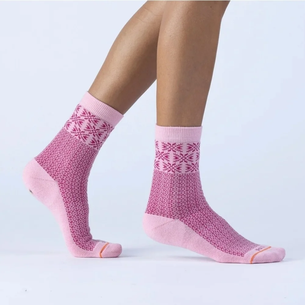 Pistil Astrid Crew Socks Merino Wool Silk Blend Pink Snowflake Womens Medium NEW